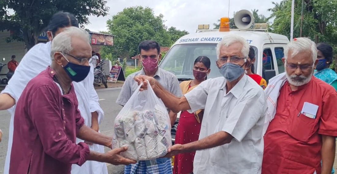 Distributing Food During COVID (1)